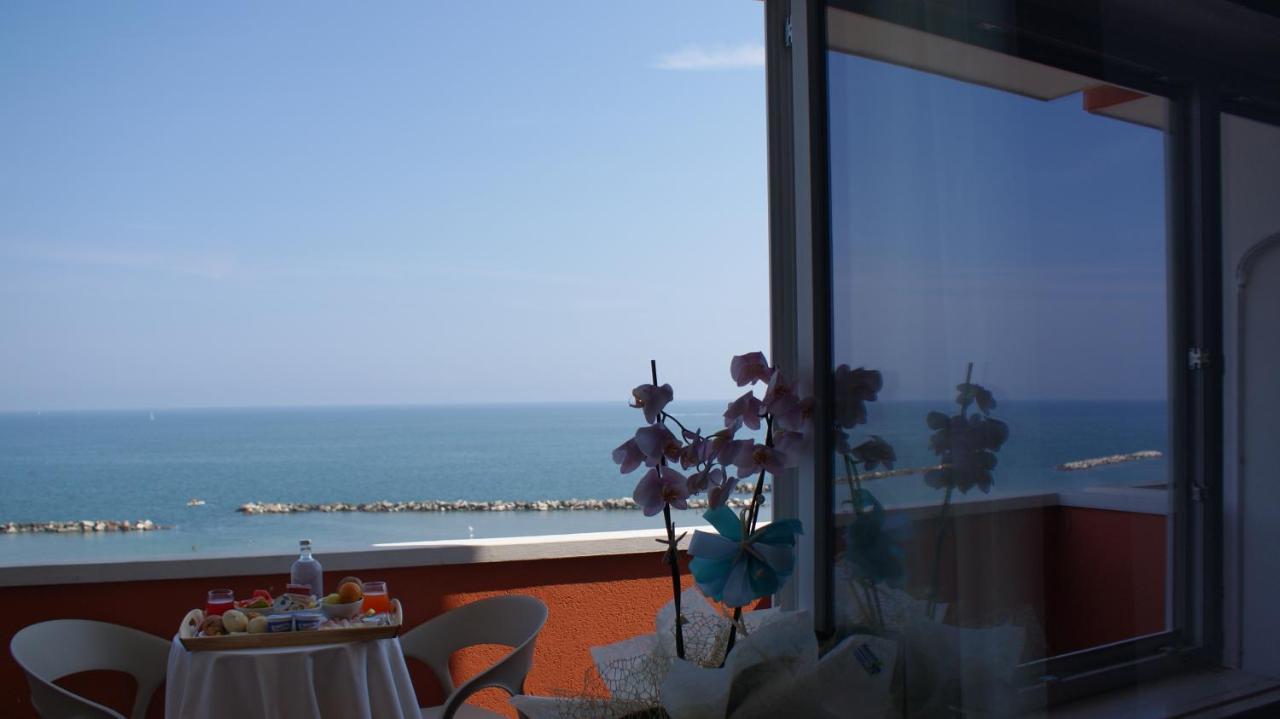 Hotel Palazzo Caveja Rimini Exteriör bild