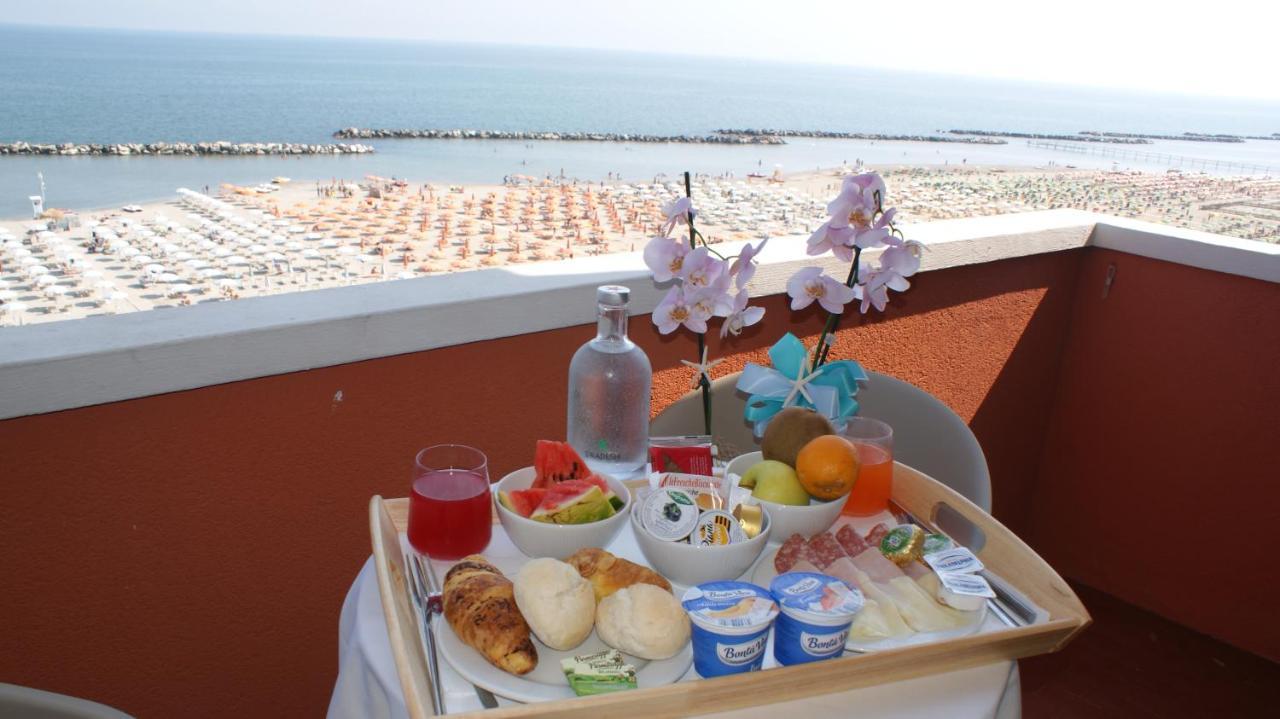 Hotel Palazzo Caveja Rimini Exteriör bild